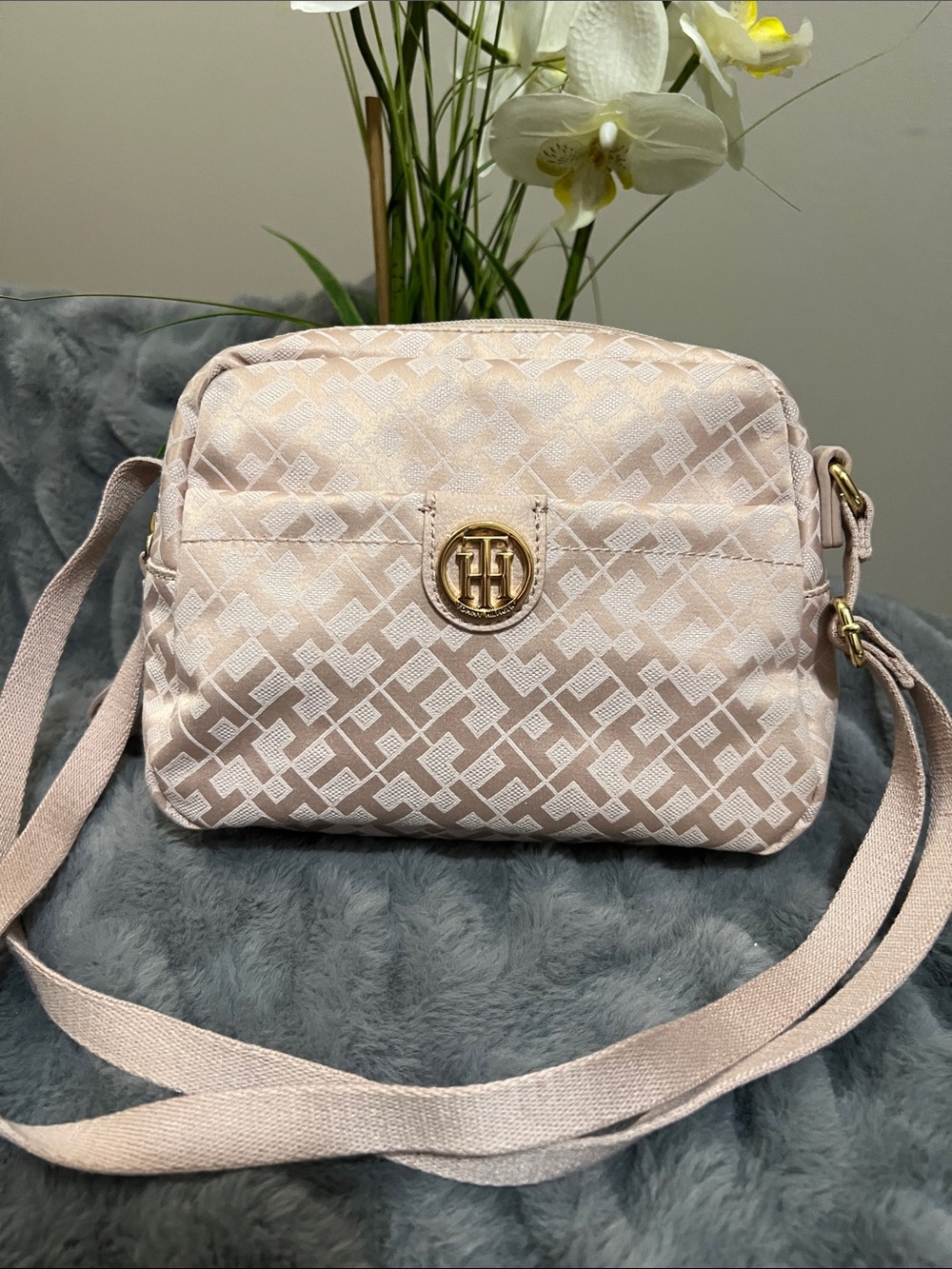Tommy Hilfiger Blush Pink Monogram Crossbody Bag EUC retail $68